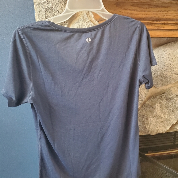 Amazon Essentials Core 10  Women's Classic Fit Short Sleeve Scoop Neck T-Shirt - Picture 9 of 14